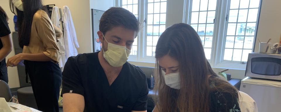 Residents in suture lab (2)